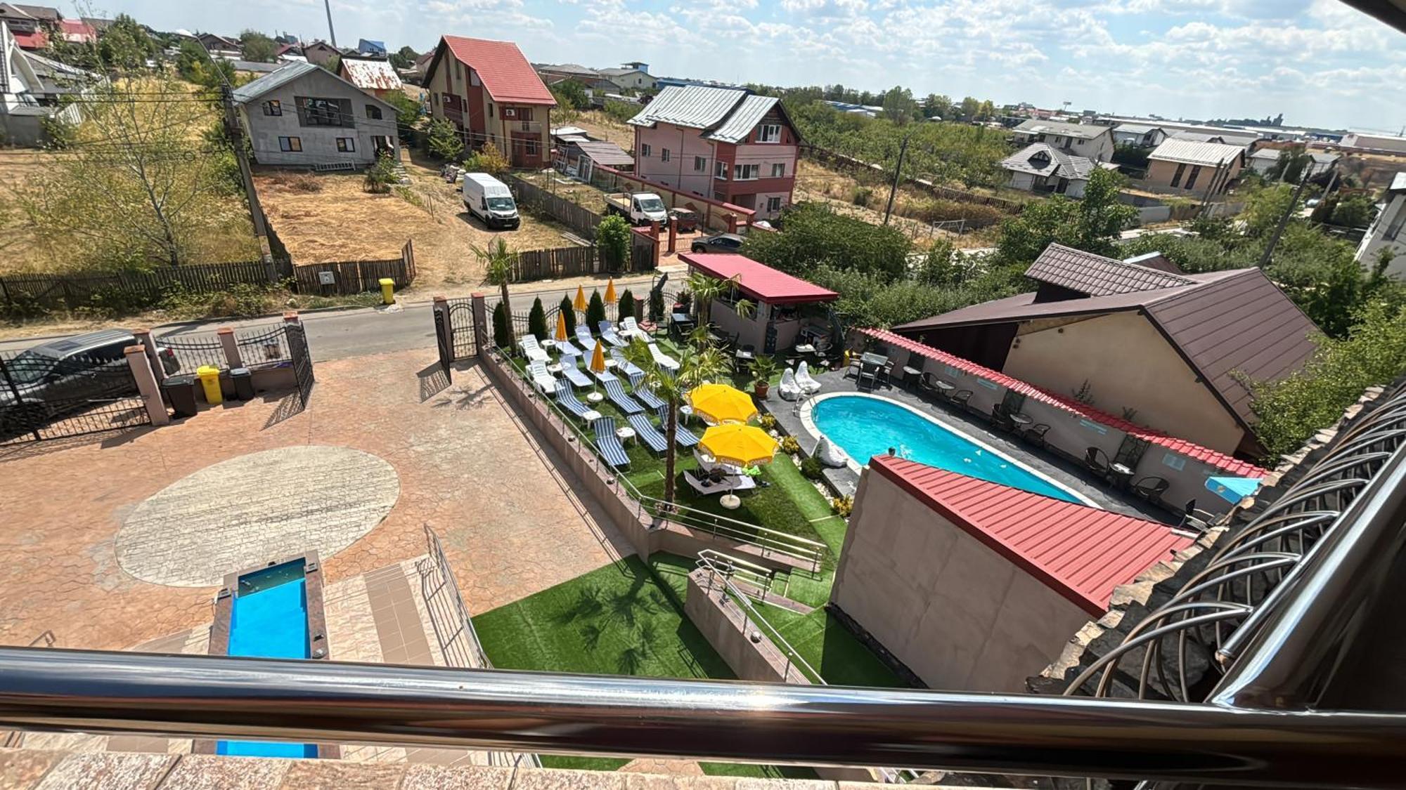 Hypnotic Villa Питешти Экстерьер фото