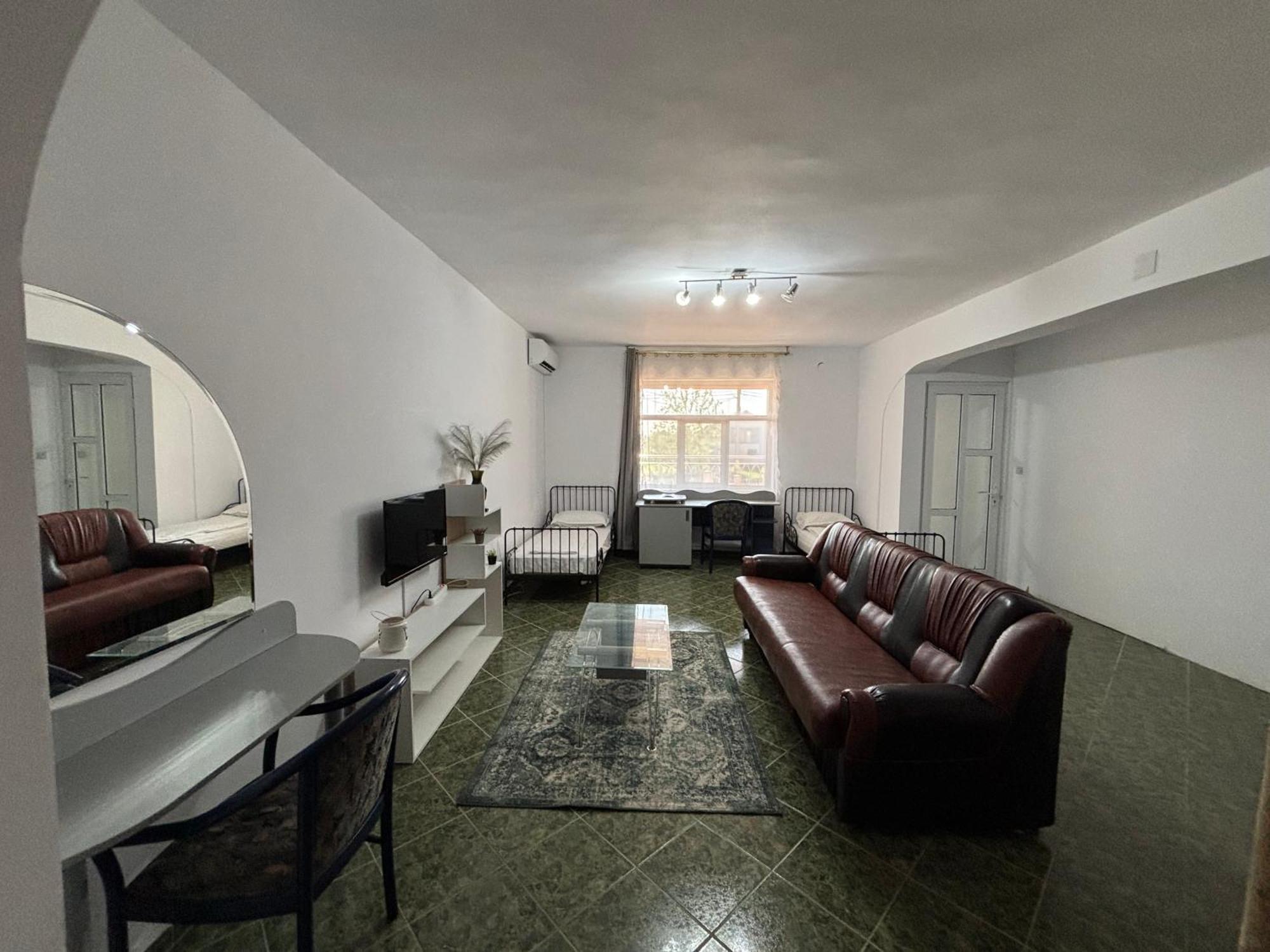 Hypnotic Villa Питешти Экстерьер фото